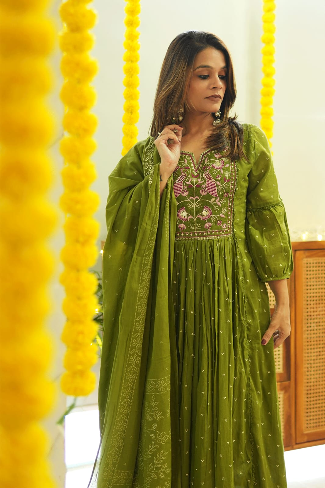 Women's Green Embroidered printed rayyon kurta & pant with malmal dupatta set