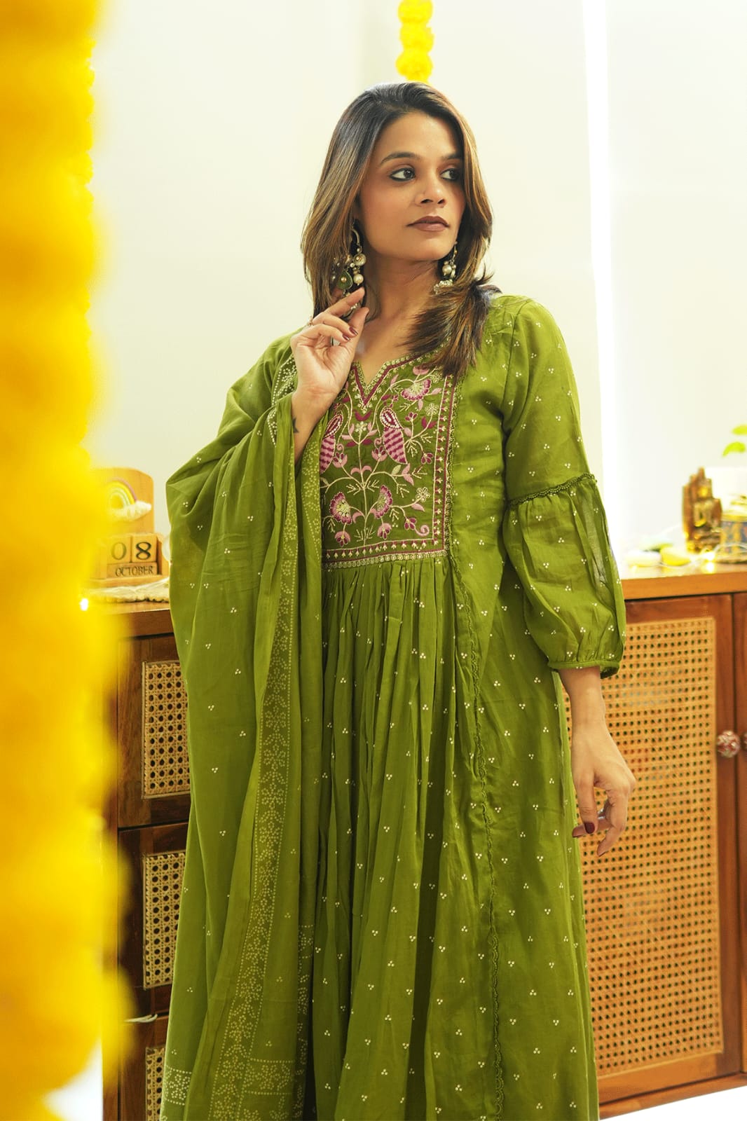 Women's Green Embroidered printed rayyon kurta & pant with malmal dupatta set